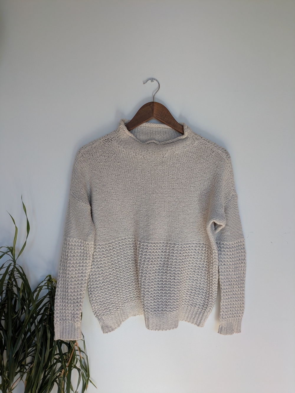 American Eagle Oatmeal Textured Mock Neck Sweater M